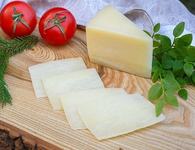 Сыр Мустасаари п/тв выдержанный от Семейной мануфактуры Саловых (в/у нар.250г), кг